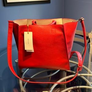 New with tags Matt and Nat hand bag. Zip closure roomy bag. Red in color.